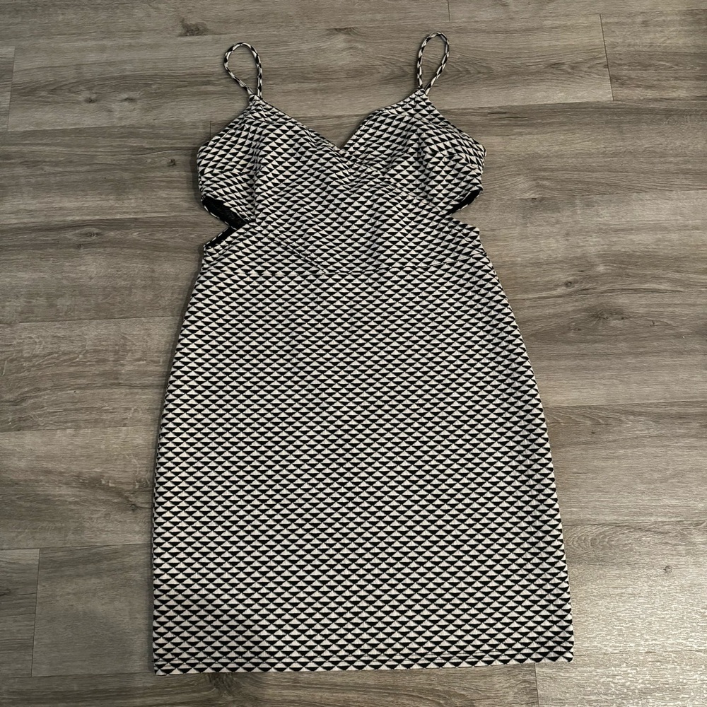 H&M black and white geometrical print dress size large